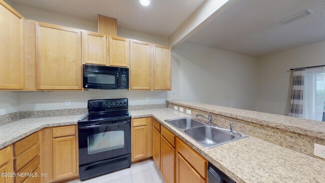 Building Photo - 13339 Solar Dr