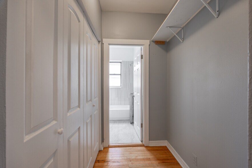 Building Photo - 1319 W Estes Ave