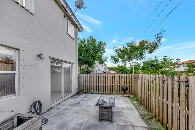 Building Photo - 964 NE 41st Pl