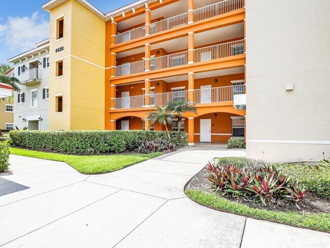 Building Photo - Seasonal 3-Bed Condo Rental in the Heart of Naples – AVAIL DEC/JAN, APRIL-FORWARD