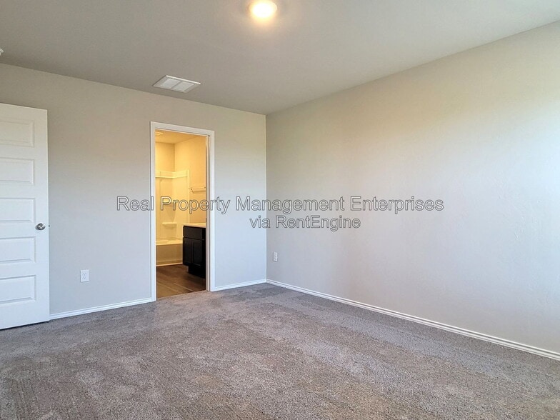 Building Photo - 9501 NW 118th St