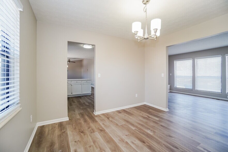 Building Photo - 224 Eastcreek Dr