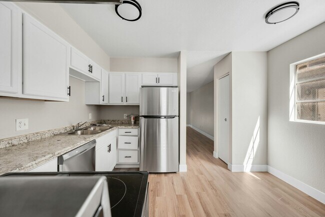 Building Photo - 2814 E Marconi Ave