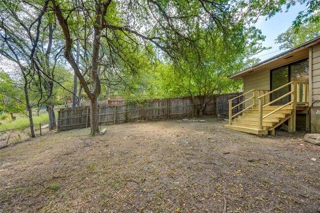 Building Photo - 2900 Northeast Dr