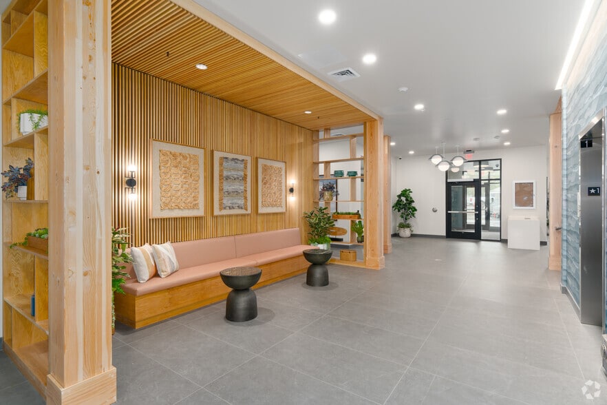 Lobby - B Building - Parkside Heights