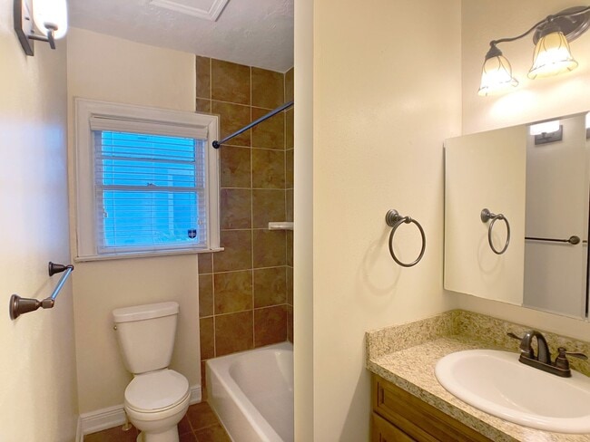 Building Photo - Margaret's Manor 917