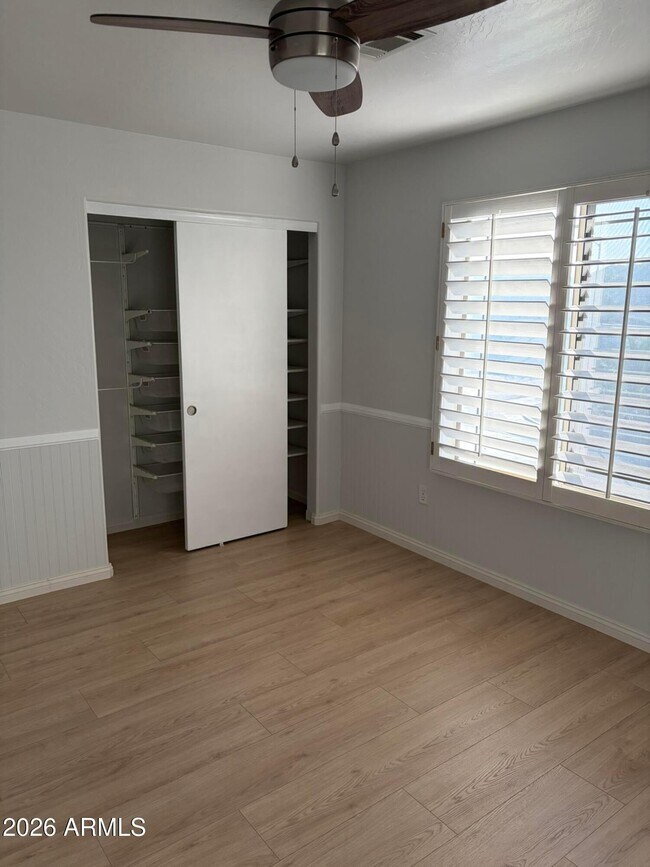 Building Photo - 768 E Irma Ln