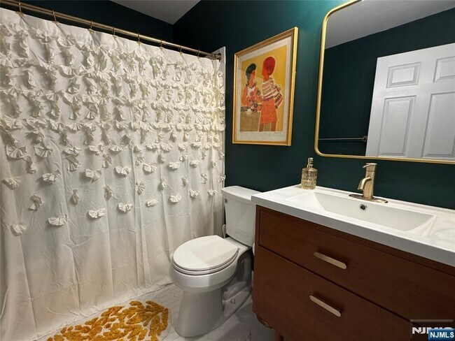 Building Photo - 2051 Charles