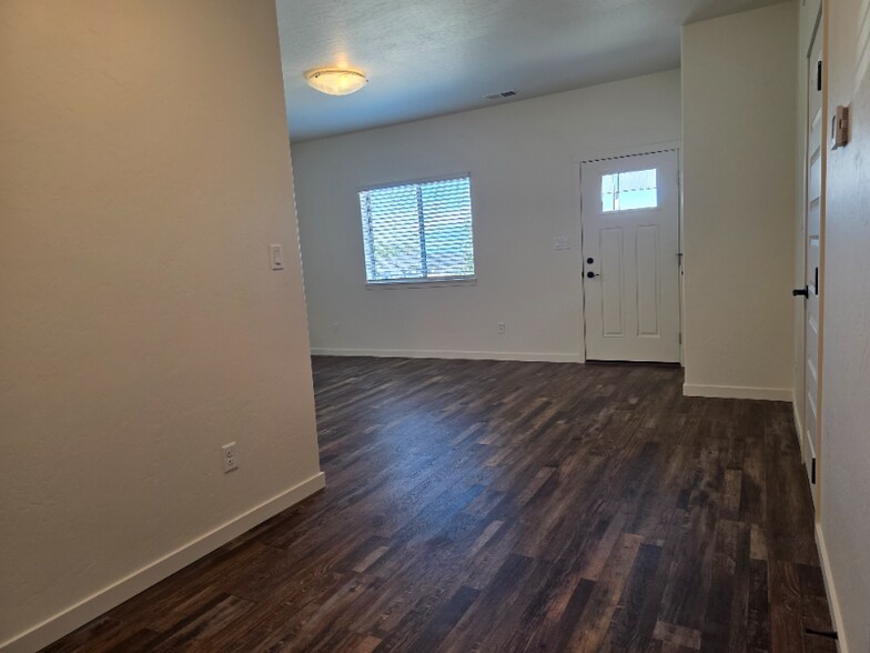 Building Photo - 2647 B 1/2 Rd