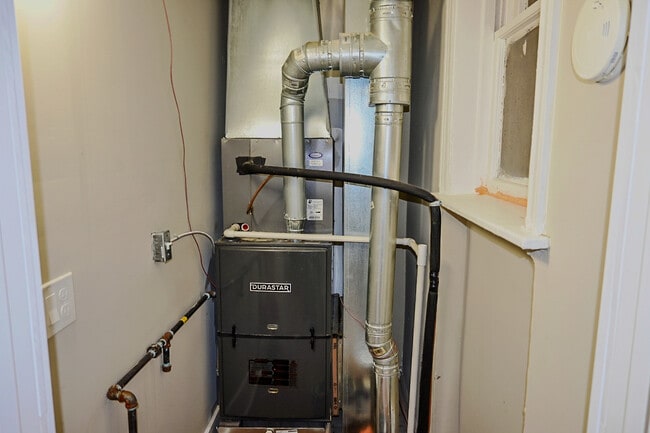 Building Photo - 1431 S Tripp Ave