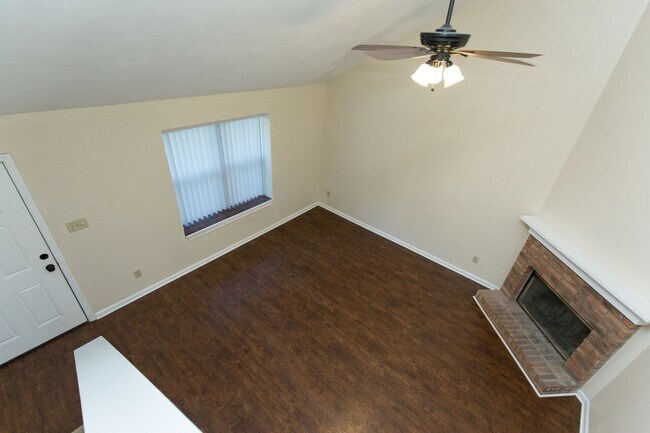 Building Photo - 105 Whetherbine Way W