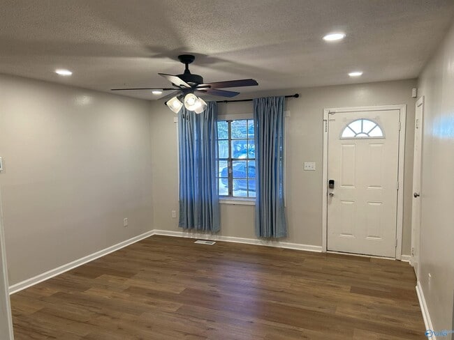 Building Photo - 3815 Ridgecrest Cir SW