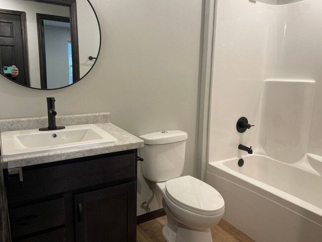 Building Photo - Charming Open Layout, Garage. PETS WELCOME