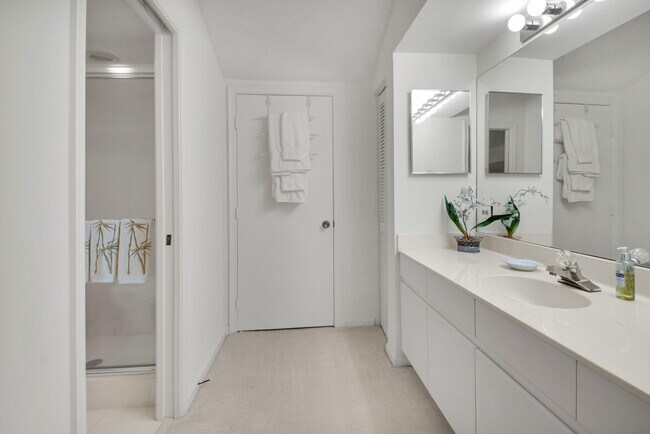 Building Photo - 7380 Clunie Pl