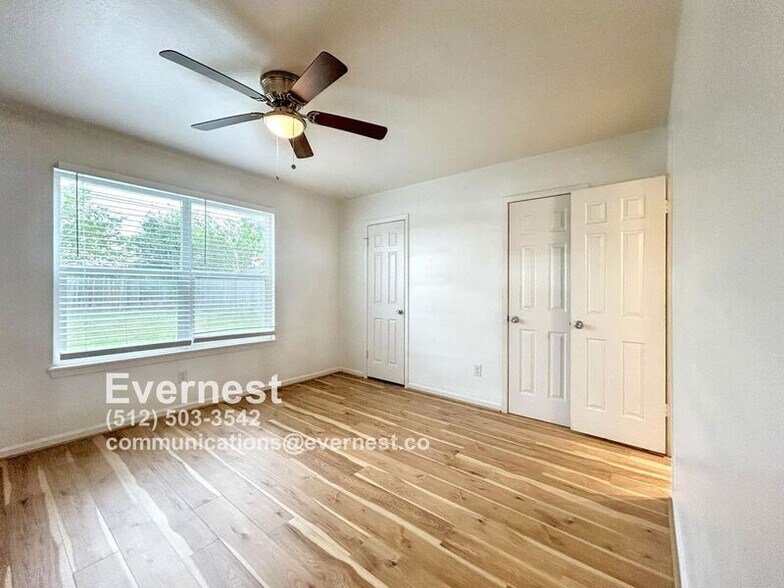 Building Photo - 707 Valley View Dr