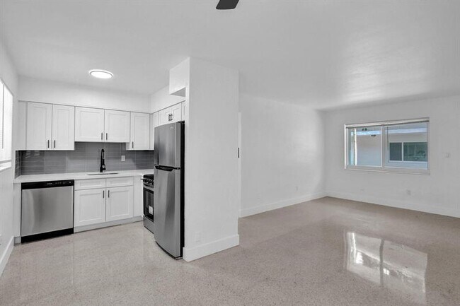 Building Photo - 1821 Middle River Dr