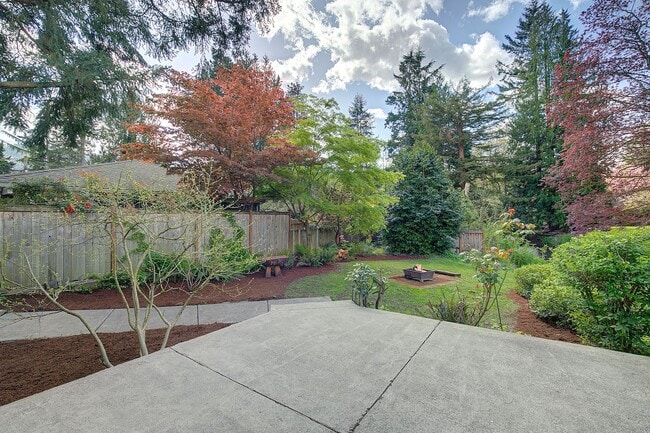 Building Photo - 2Bd/1Ba Issaquah Duplex