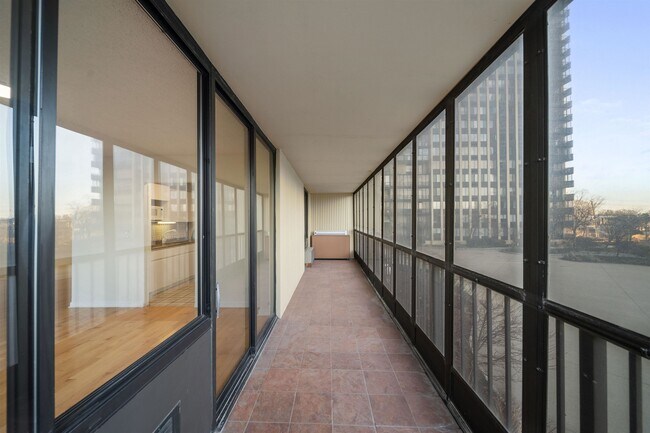 Building Photo - 300 Winston Dr