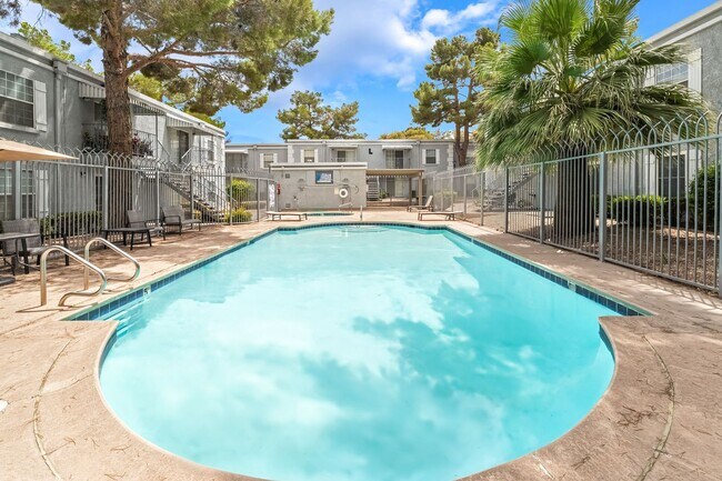 Building Photo - 2 Bedroom, 2 Bathroom Condo unit in a Gate...