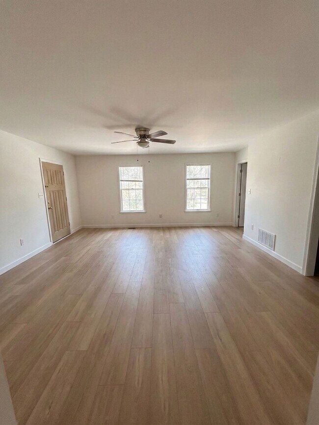 Building Photo - 3 Bedroom 2.5 Bath Townhome in East Athens - Close to UGA Vet School