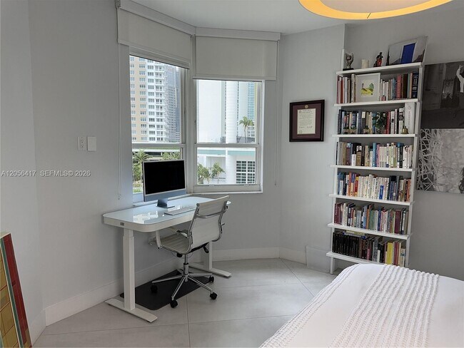 Building Photo - 888 Brickell Key Dr