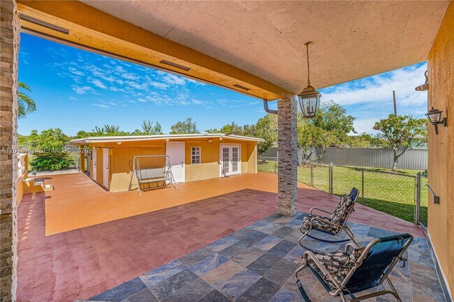 Building Photo - 26500 SW 167th Ave