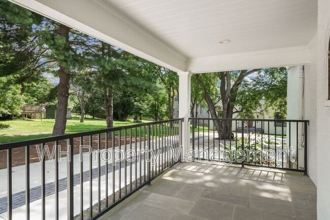 Building Photo - 541 Skyview Dr