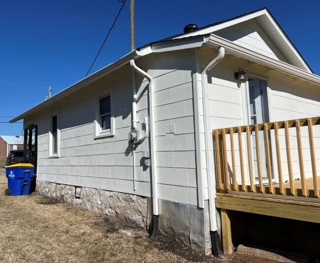 Building Photo - Adorable home in the heart of Bowling Green!