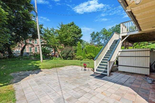 Building Photo - Renovated 2-Bed Carriage Home with Private...
