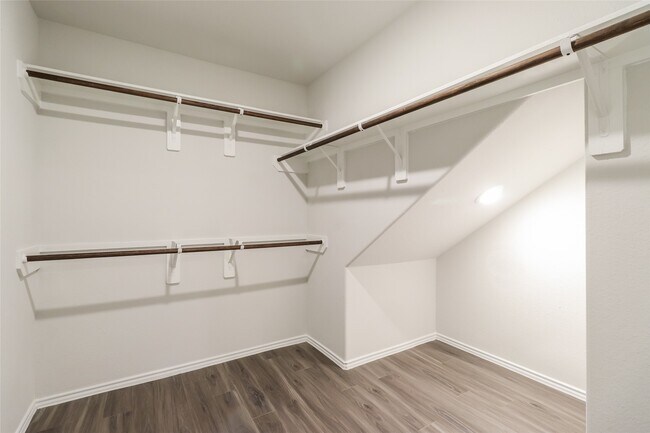 Building Photo - 2417 Flathead Dr