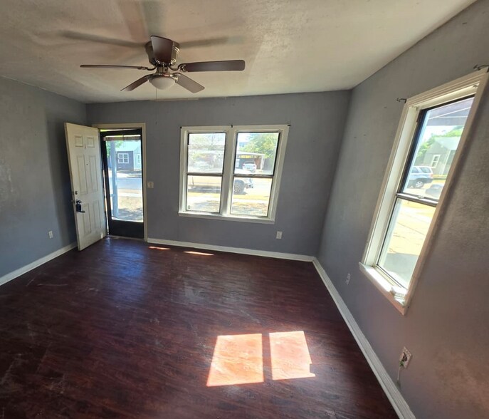 Building Photo - 2814 1st Pl