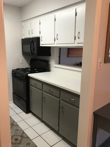Building Photo - 2425 Ashdale Dr