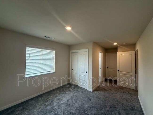 Building Photo - 936 W Alameda St