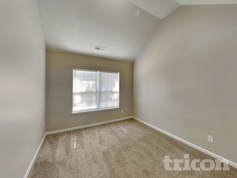 Building Photo - 303 Glennallen Rd