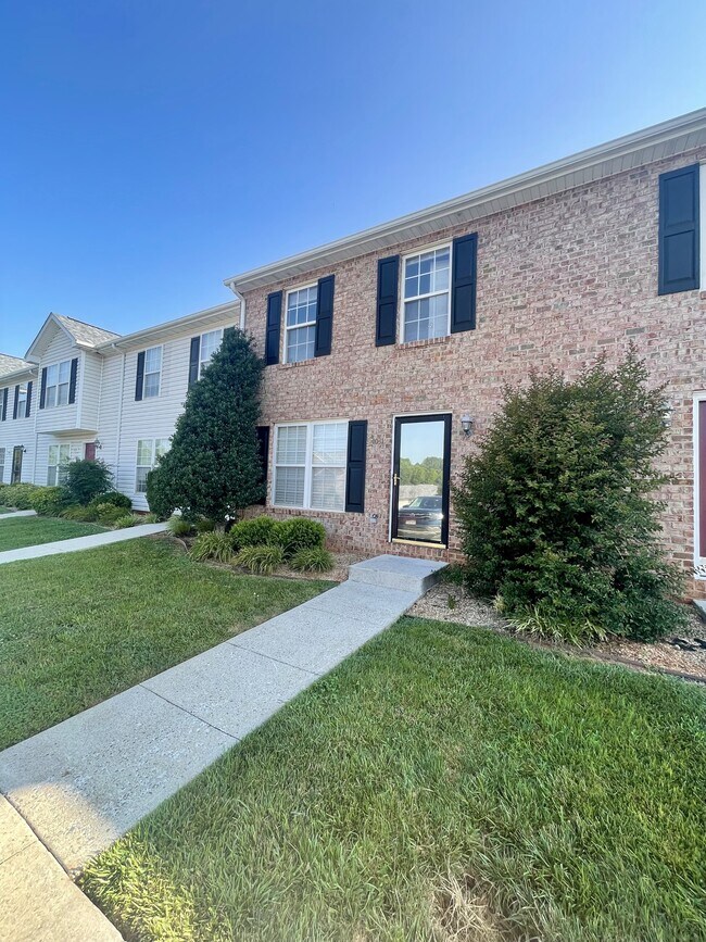 Building Photo - 1031 Middle View Dr