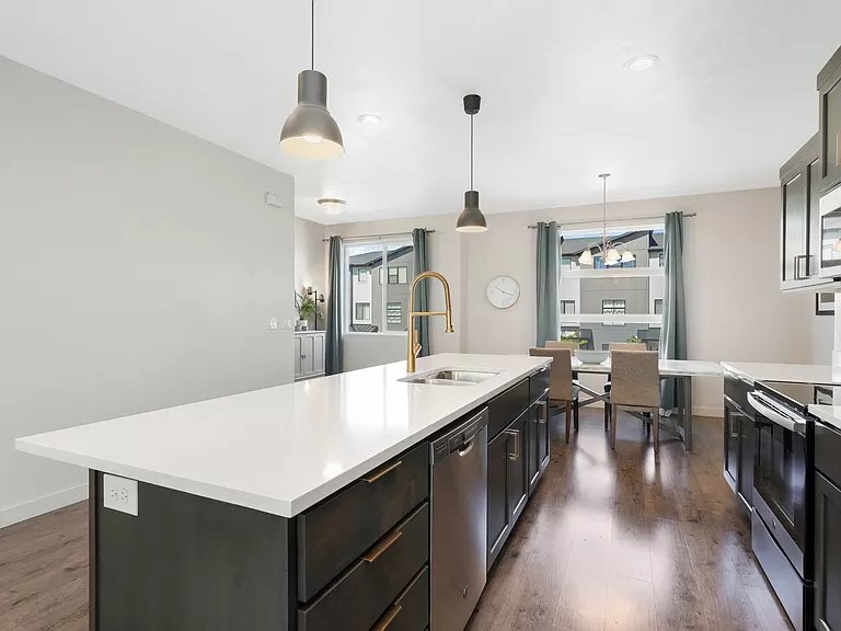 Building Photo - 984 W Sunspear Dr