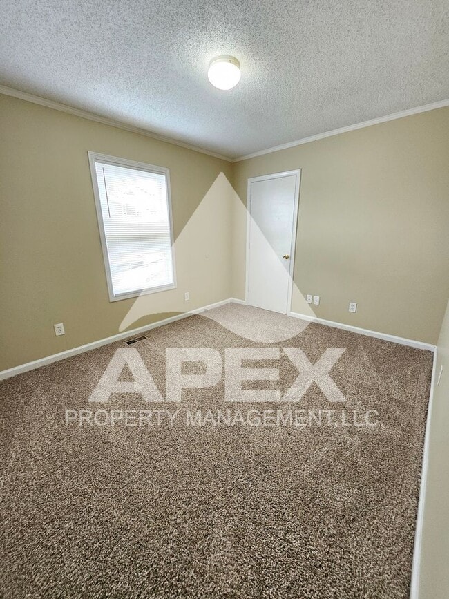 Building Photo - MOVE-IN SPECIAL,NO RENT TIL APRIL 1ST! - 3 Bd | 2 Ba Top Floor Condo in West Knoxville!