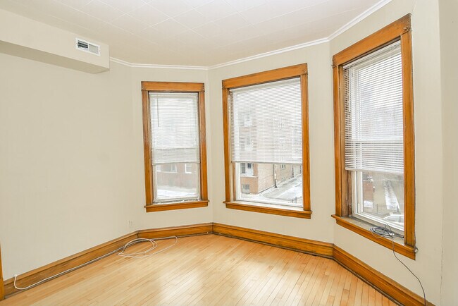 Building Photo - 2312 W Iowa St