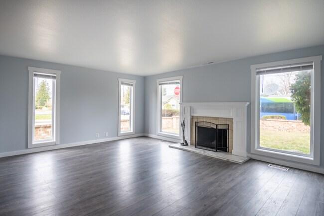 Building Photo - 1639 9th Ave SW