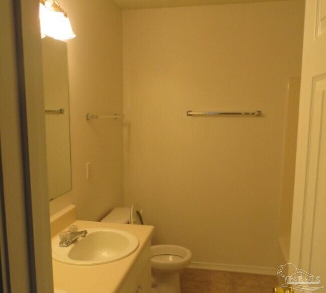 Building Photo - 5491 Chantilly Cir