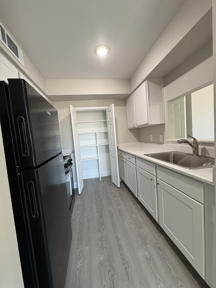 Building Photo - 3305 Red Bluff Rd