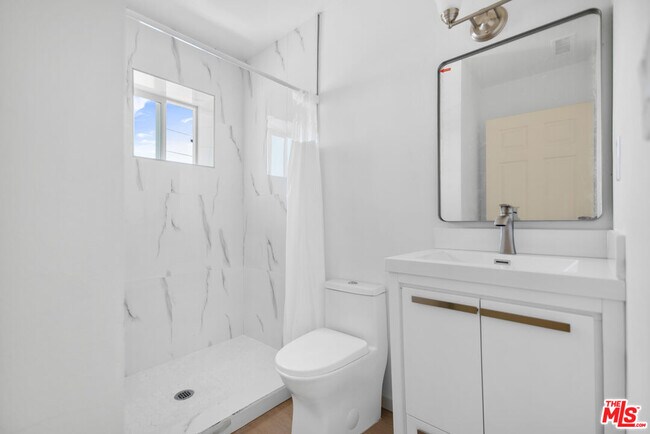 Building Photo - 1120 W 110th St