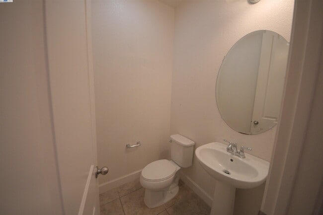 Building Photo - 5530 Esprit Way