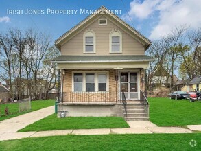 Building Photo - 270 Locust St