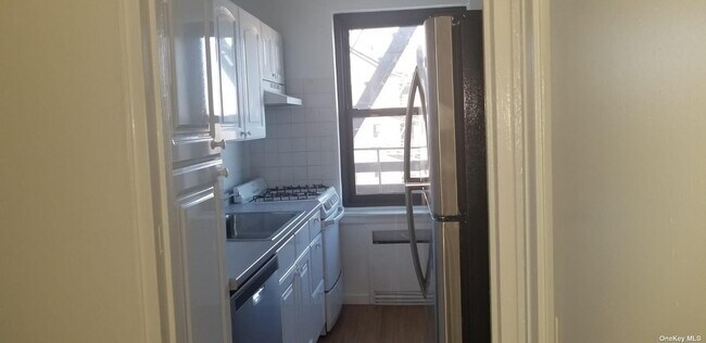 Building Photo - 73-45 210th St