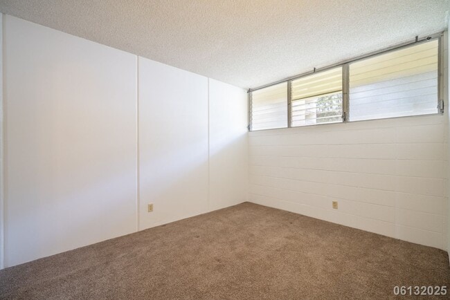Building Photo - 2 Bed 1 Bath Condo In Valleyview Melemanu