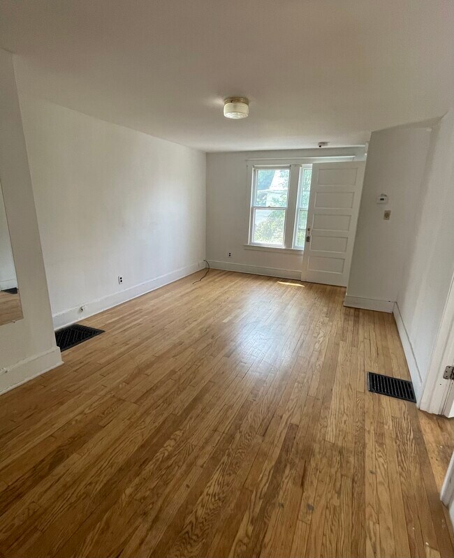 Building Photo - 109 Schubert St