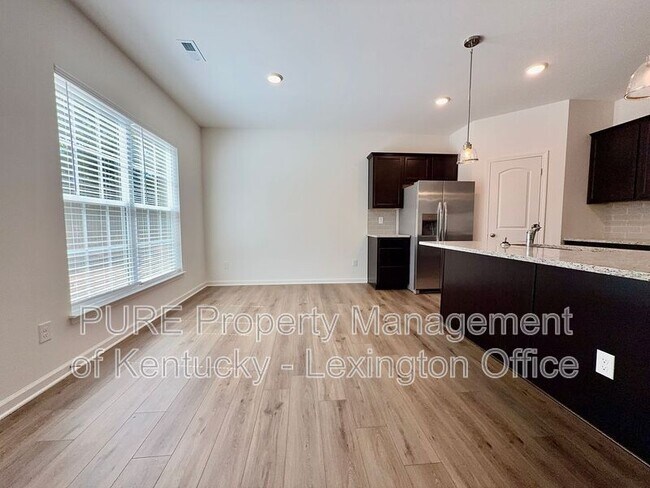 Building Photo - 852 Halford Pl