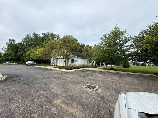 Building Photo - 4 Bedroom, 2.5 Bathroom House in Sycamore ...
