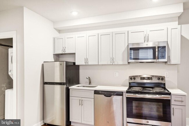 Building Photo - 4300 Chestnut St